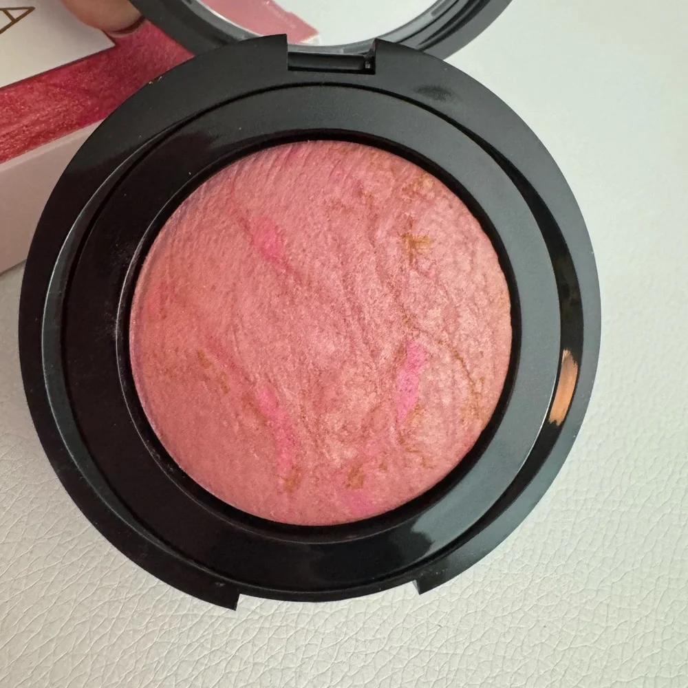 NEW Laura Geller marbleized blush